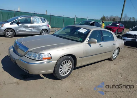 2005 Lincoln Town Car Signature из США, поврежденный, VIN 1LNHM81W65Y660167
